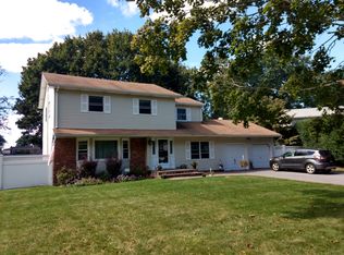 7 Scholar Ct, East Northport, NY 11731