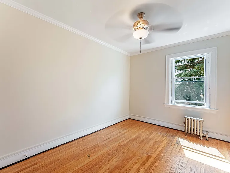 2551 N Lockwood Ave #B3 — Photo 6
