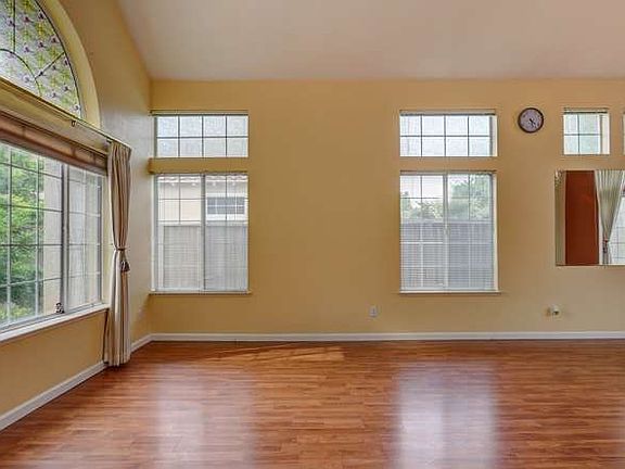 4th image of 1100 Palomar Ct