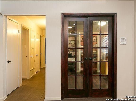5th image of 403 Shannon Lee St