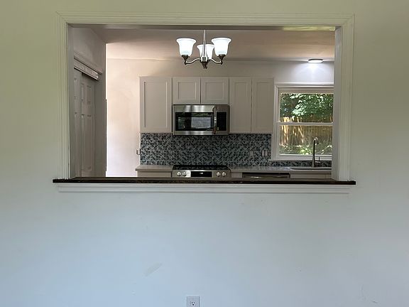 4th image of 109 E Georgia Ave