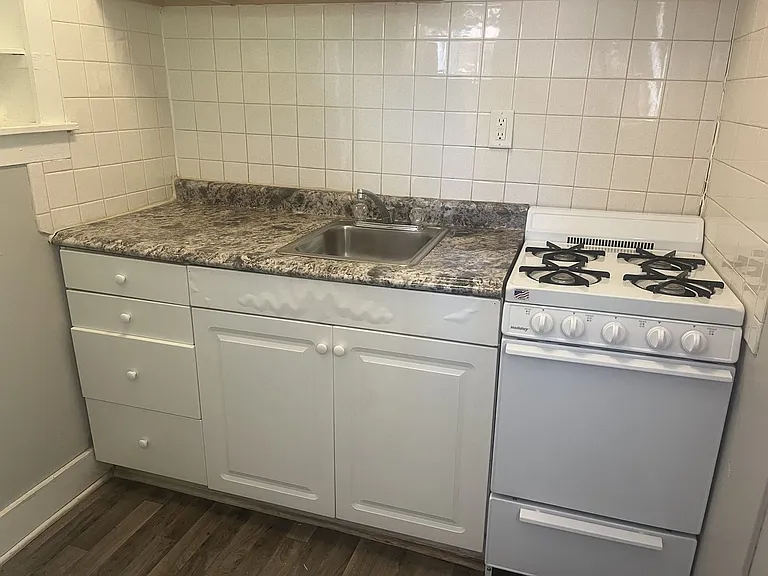 Dundee Park Apartments — Photo 9