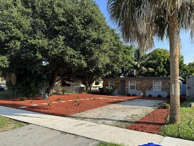 2881 NW 11th Pl — Photo 12