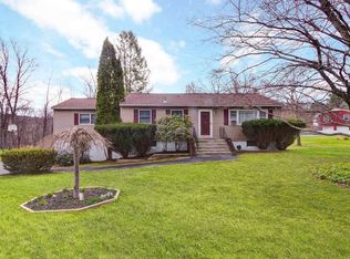 11 Horseshoe Rd, Millbrook, NY 12545