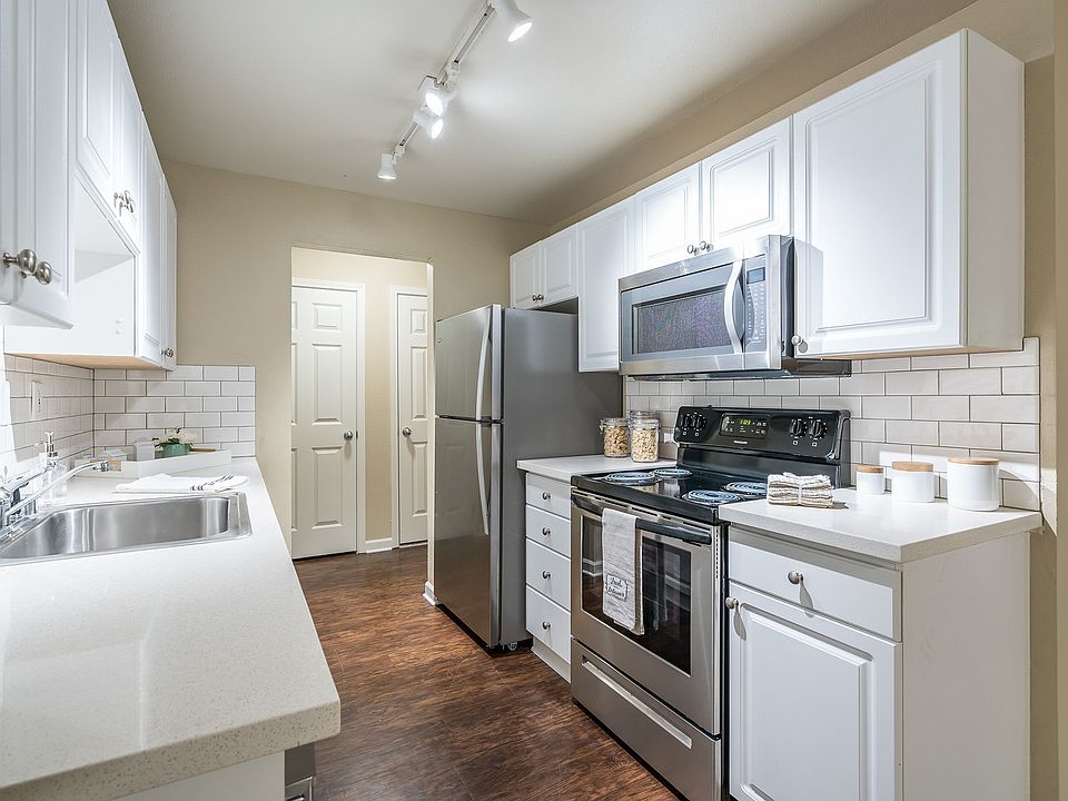 1st image of 10212 NE 68th St #D302