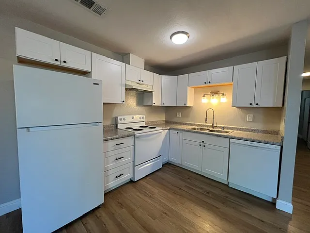 2 Carson Street, - D — Photo 4