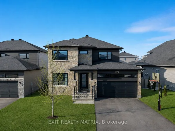 273 Central Park Blvd, Russell, ON K4R 0E9