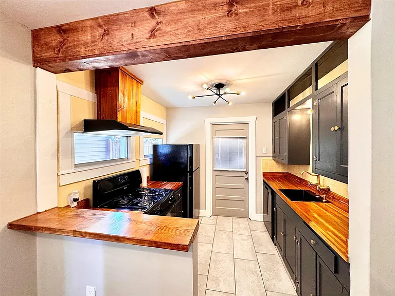 1018 Dunbar St — Photo 13