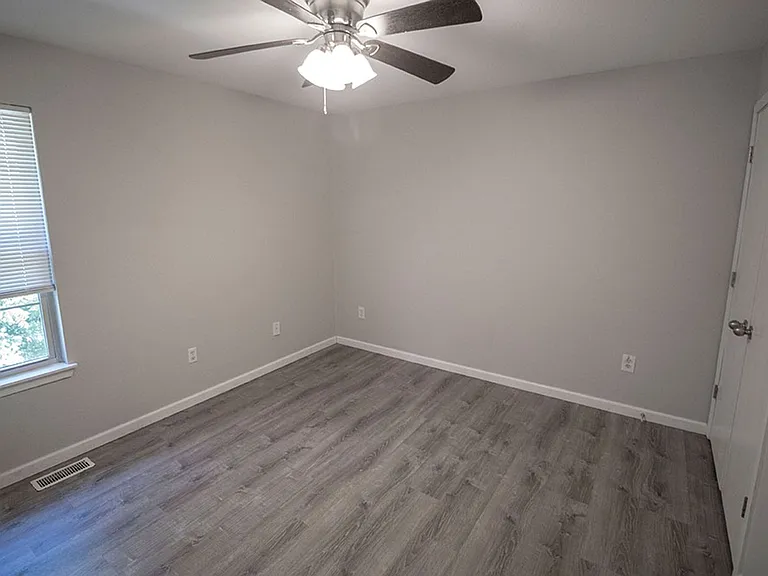 1405 Greensboro Dr — Photo 24