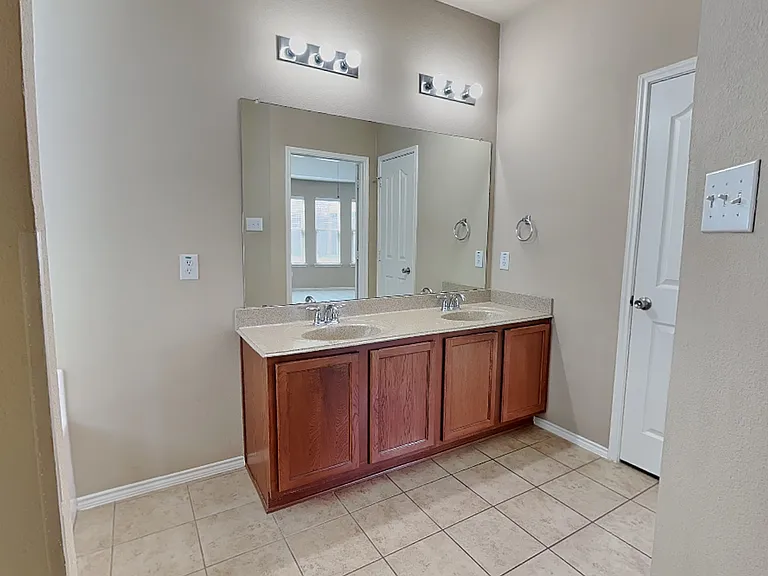 10649 Vista Heights Blvd — Photo 12