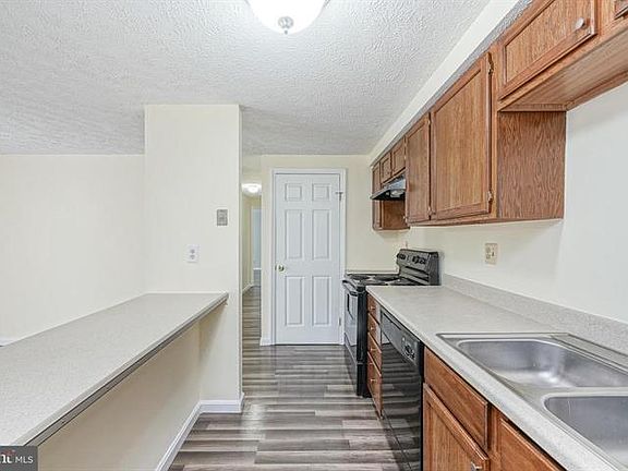 4th image of 91 Sweetfern Ct