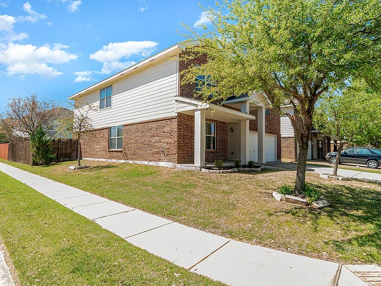 4956 Thorn Hollow Dr — Photo 4
