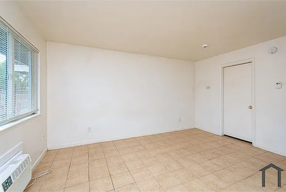 2562 Traction Ave #6 — Photo 10