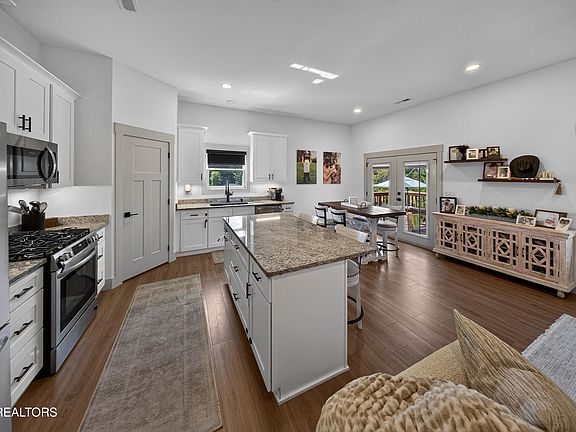 5th image of 8011 Stone Hollow Dr