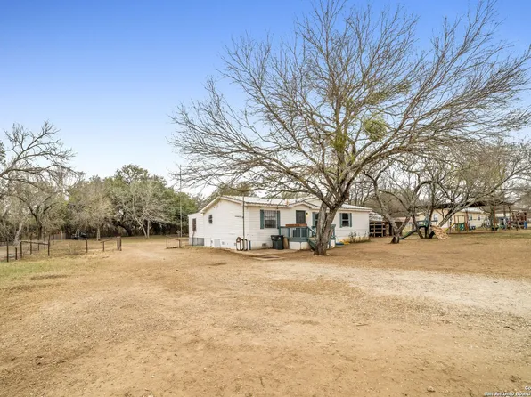 465 COUNTY ROAD 6753, Devine, TX 78016