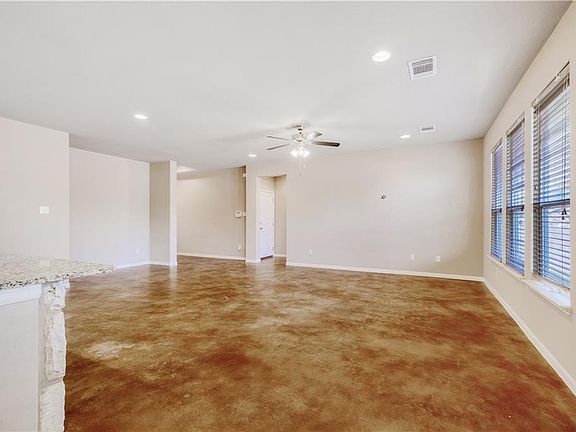 5th image of 129 E 2nd St