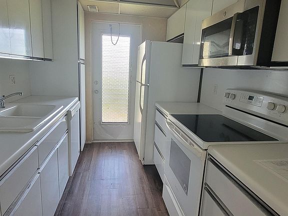 4th image of 3351 Spanish Trail #109