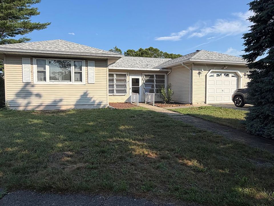 1st image of 15 Saint Tropez Ct
