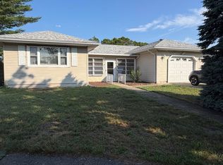 15 Saint Tropez Ct, Toms River, NJ 08757