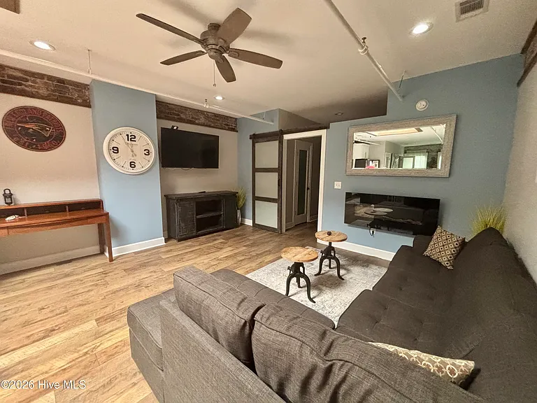 1118 Broad St #B — Photo 7