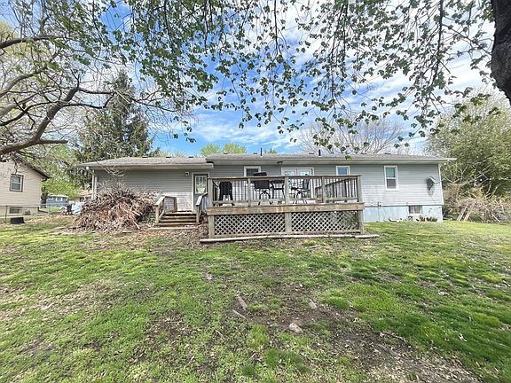 2nd image of 1812 Hillcrest Dr