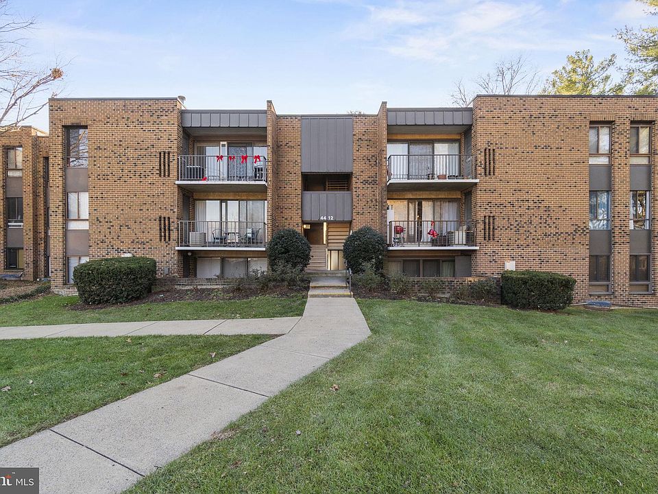 1st image of 4412 Island Pl APT 302