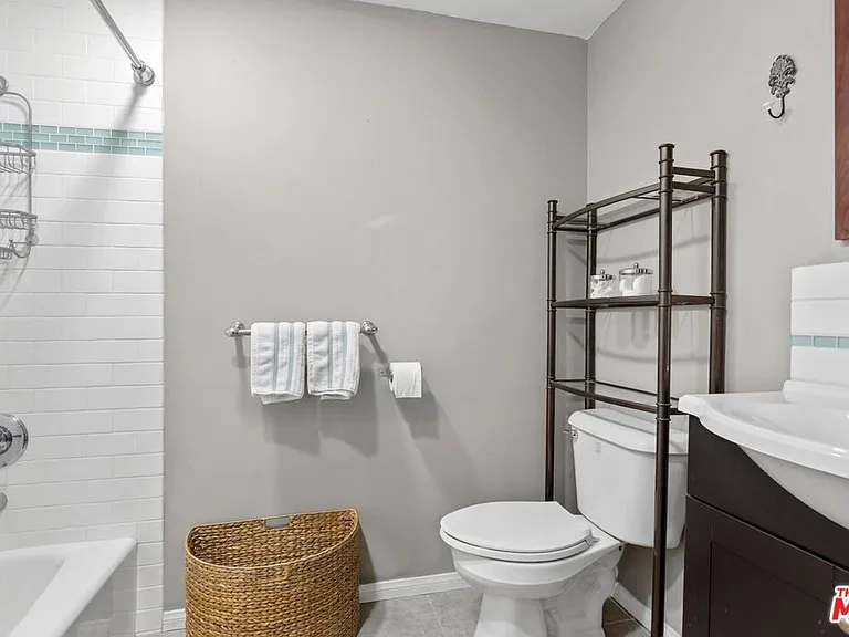 1375 Kelton Ave #108 — Photo 14