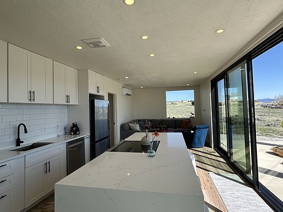 3rd image of 90 Merrimac Trl