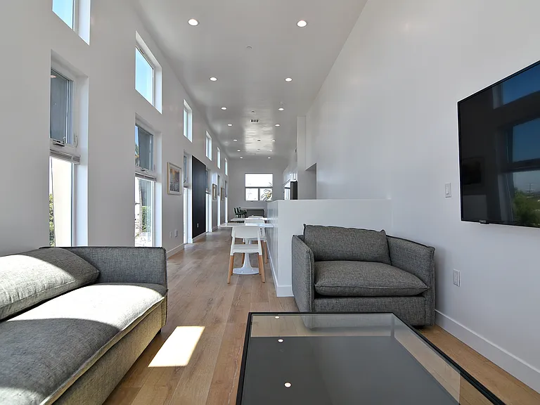 2533 S Curson Ave #3H — Photo 17