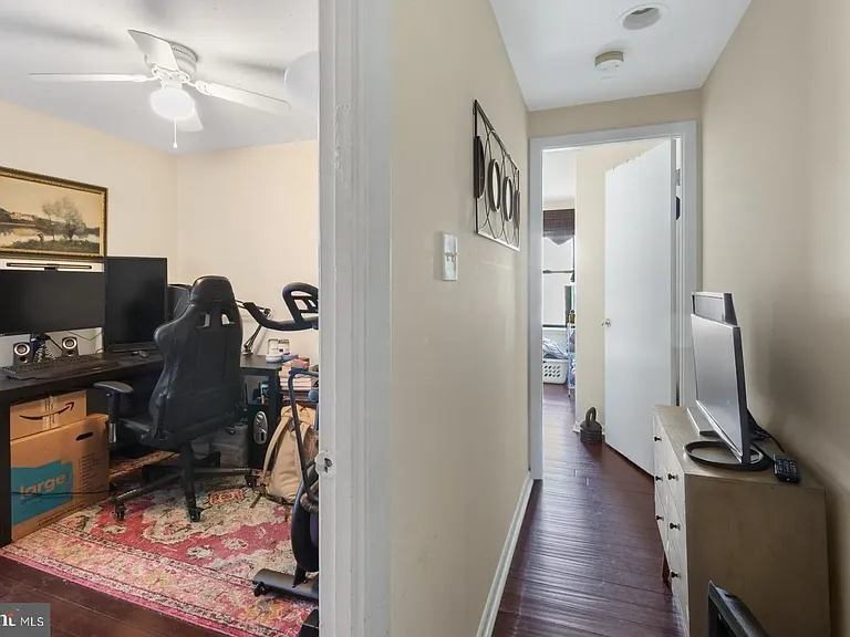 2105 Christian St — Photo 12