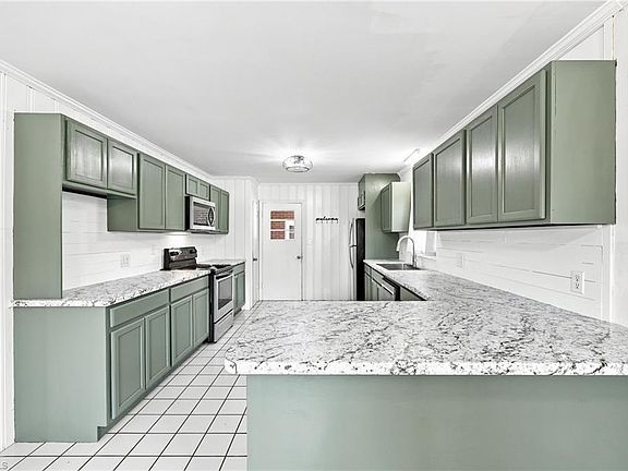 2nd image of 306 Oakgrove Dr
