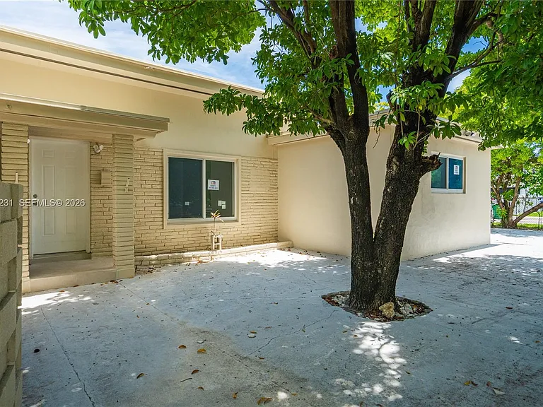 1701 NW 19th Ave — Photo 12