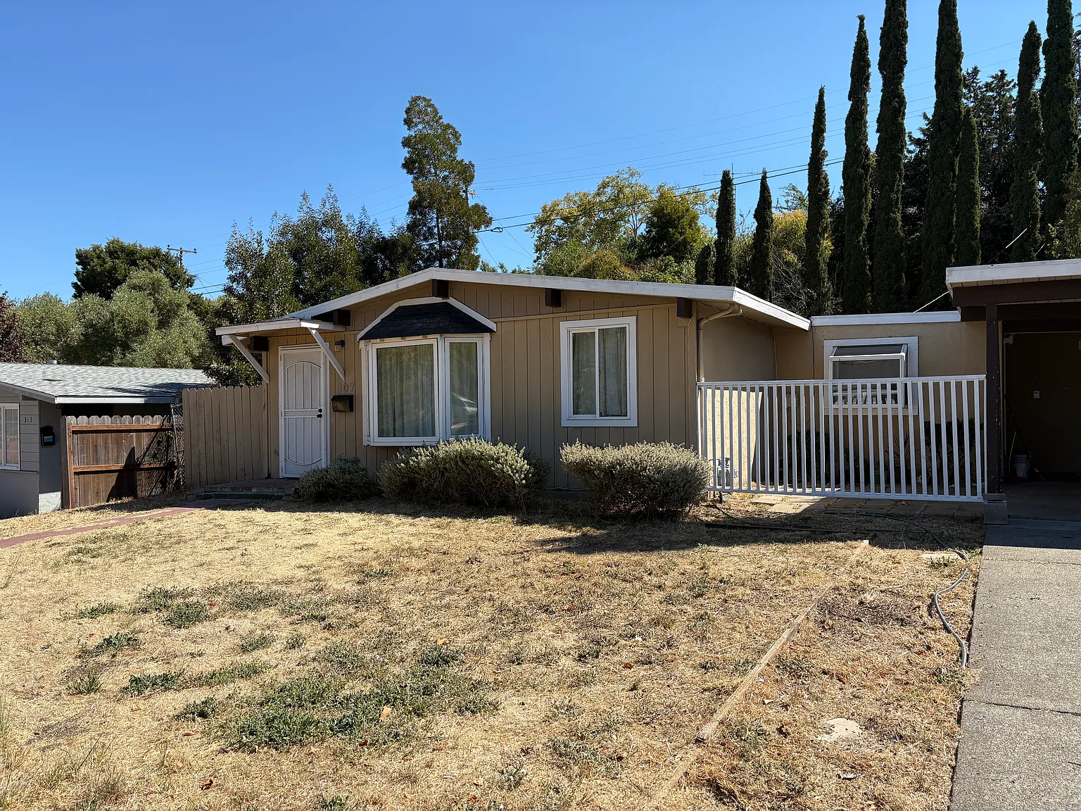 307 Corkwood St photo 1