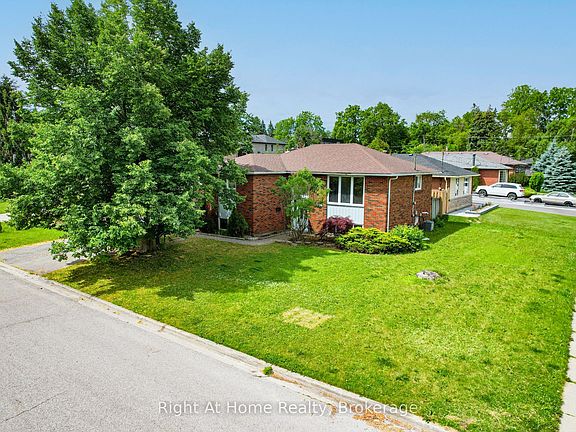 3rd image of 833 Vicki Dr