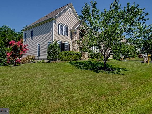 3rd image of 15 Pinkerton Ct