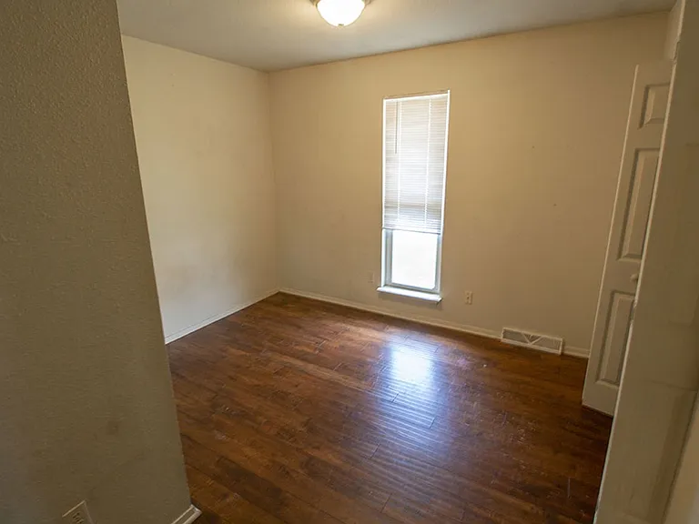 1013 W Ash St — Photo 16