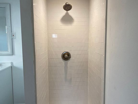 2nd image of 2218 N Howard St Floor 3