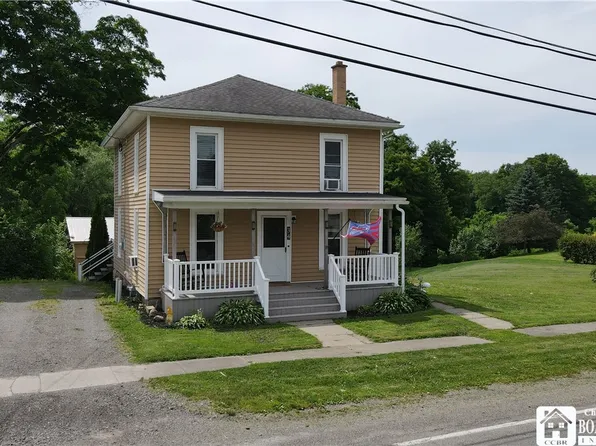 34 Center St, Forestville, NY 14062