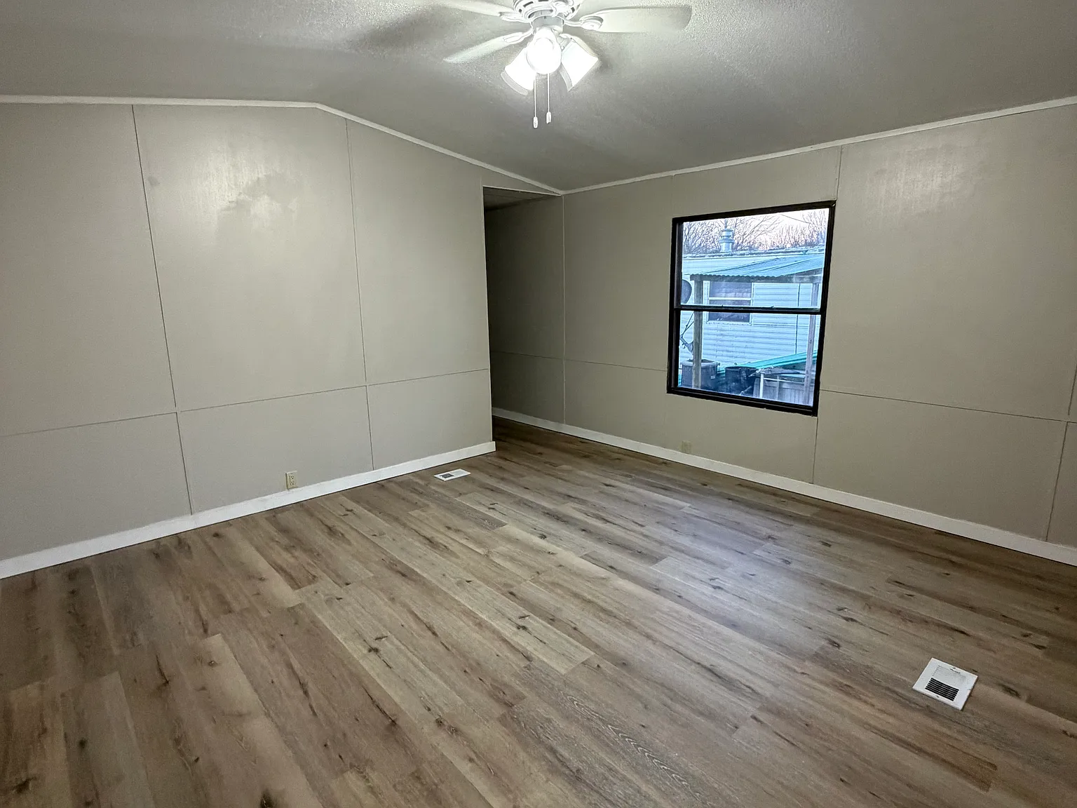 2 bed, $900 — Photo 4