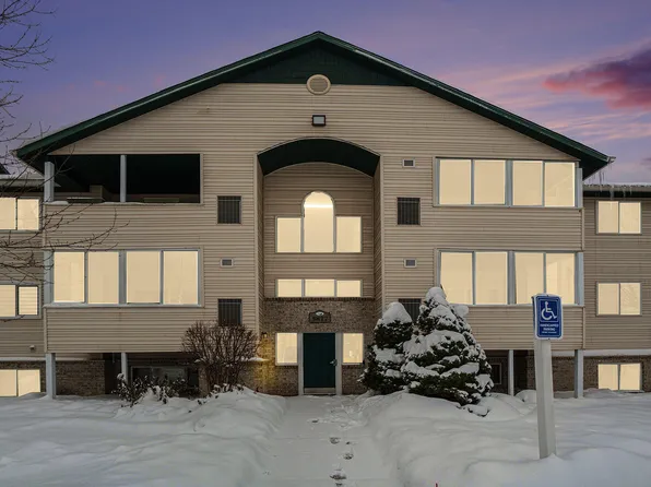 5877 Crosswinds Dr Unit 14, Norton Shores, MI 49444