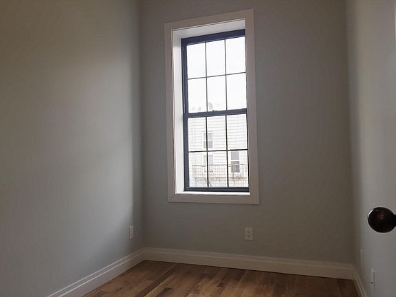 4th image of 331 Melrose St APT 03R