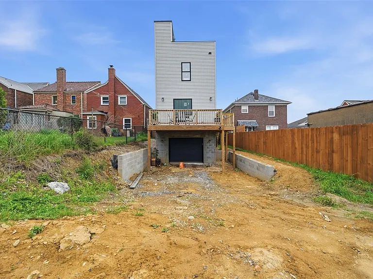 1361 Hawthorne St — Photo 41