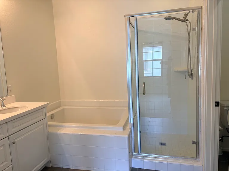 610 S Kroeger St — Photo 15