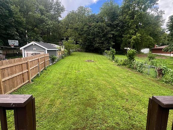 4th image of 723 Crescent Dr