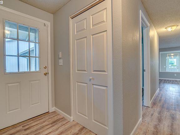 4th image of 609 NE 132nd Ave