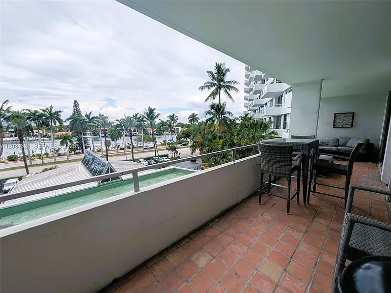 5161 Collins Ave #518 — Photo 23