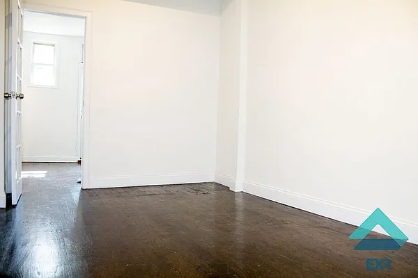 Rented by EXR | media 80