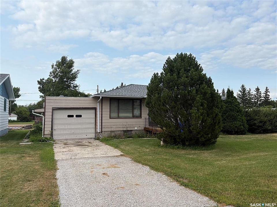 1st image of 415 Saskatchewan AVENUE
