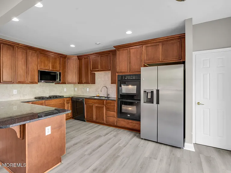 30 Brookfield Dr — Photo 9
