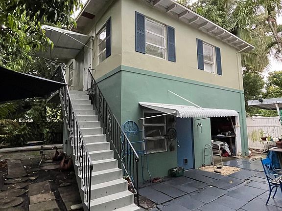 4th image of 834 SW 11th St #C